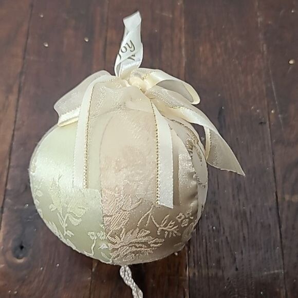 Vintage Russ Berrie & Co Plush Shabby Chic Tassel Christmas Tree Ornament #16608 - Picture 2 of 9